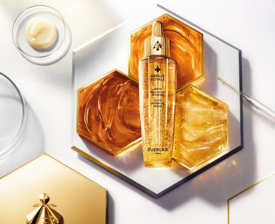 No momento, você está visualizando Guerlain apresenta o novo Abeille Royale Watery Oil Serum: o relançamento de um dos principais produtos da marca