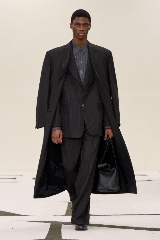 Calvin Klein Collection Apresenta o desfile de estreia de Veronica Leoni Para Fall 2025