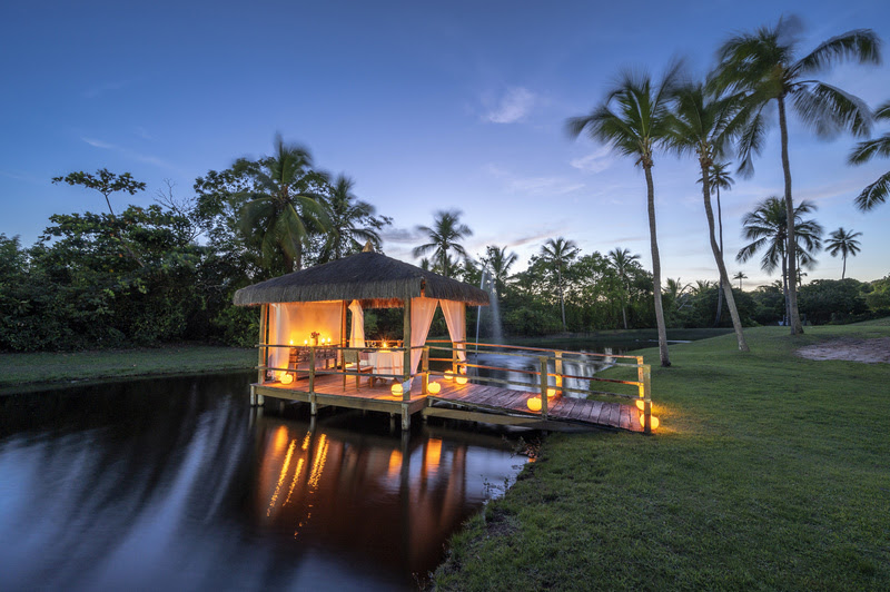 Bangalô do Cadlelight Dinner no Tivoli Ecoresort Praia do Forte. Jantar tem menu personalizado e experiência é aberta para não hóspedes.