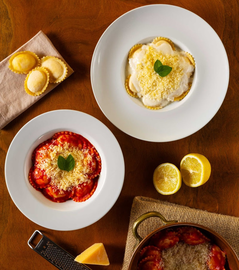 Lançamento do Raviolone recheado com muçarela com limão siciliano, servido com molho ao sugo ou branco na Hiper Store da Cacau Show