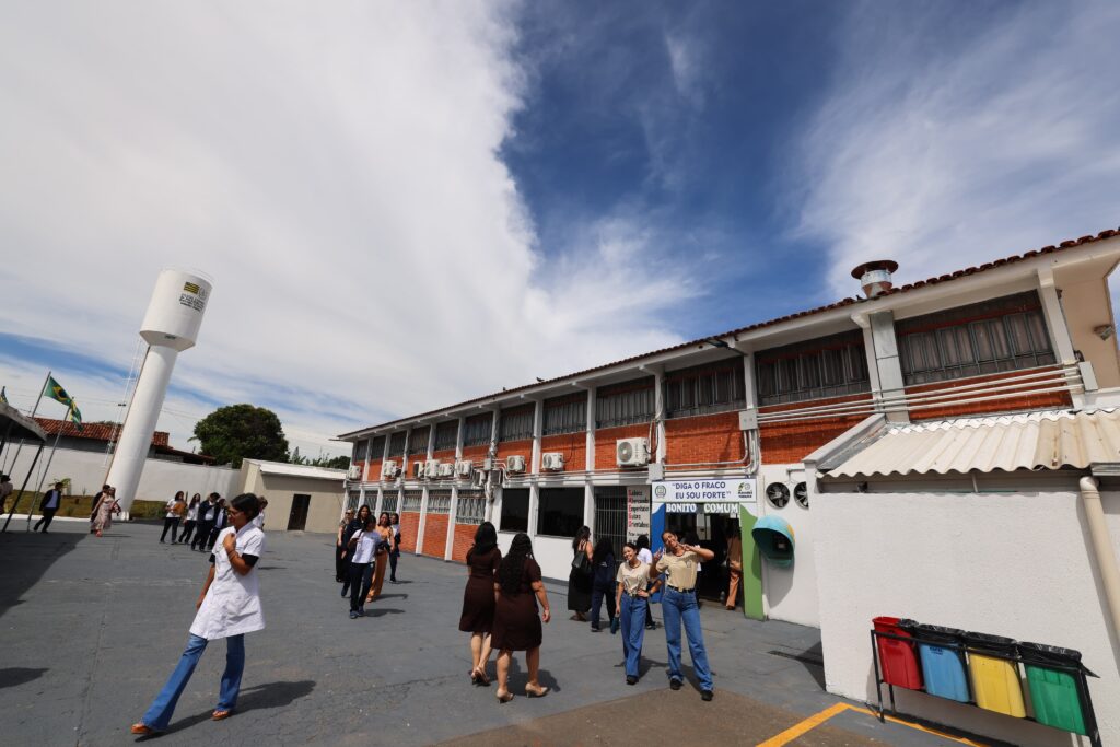 Colégios militares são entregues por Caiado em Aparecida e Hidrolândia