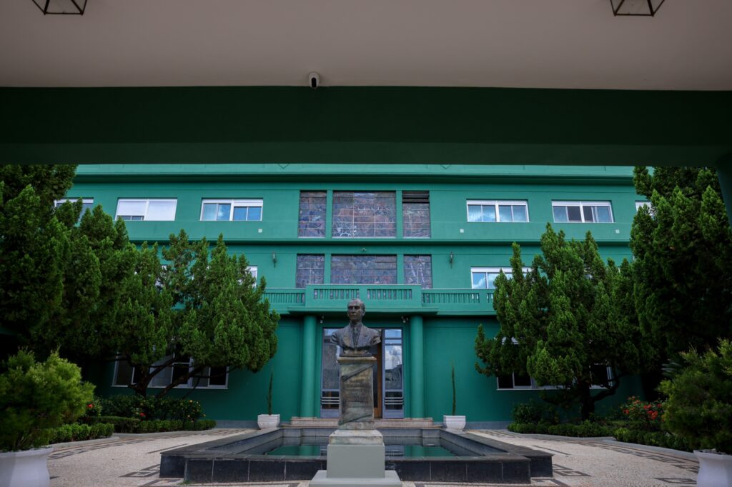 Caiado entrega restauração do Palácio das Esmeraldas