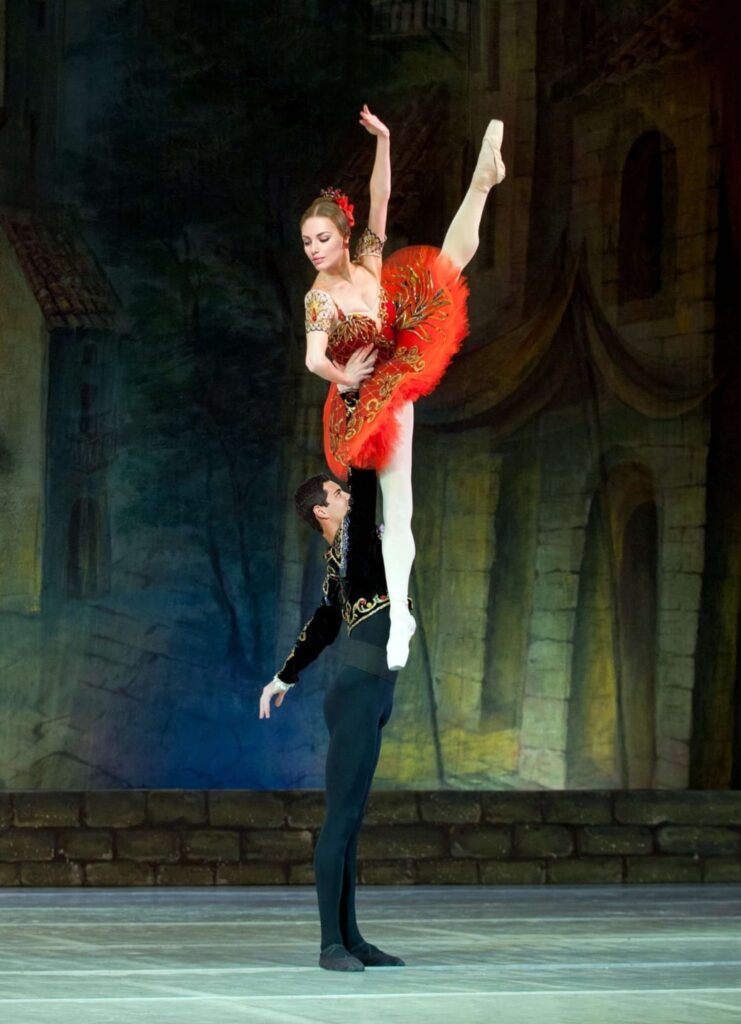 Ballet Clássico de São Petersburgo se apresenta em Goiânia